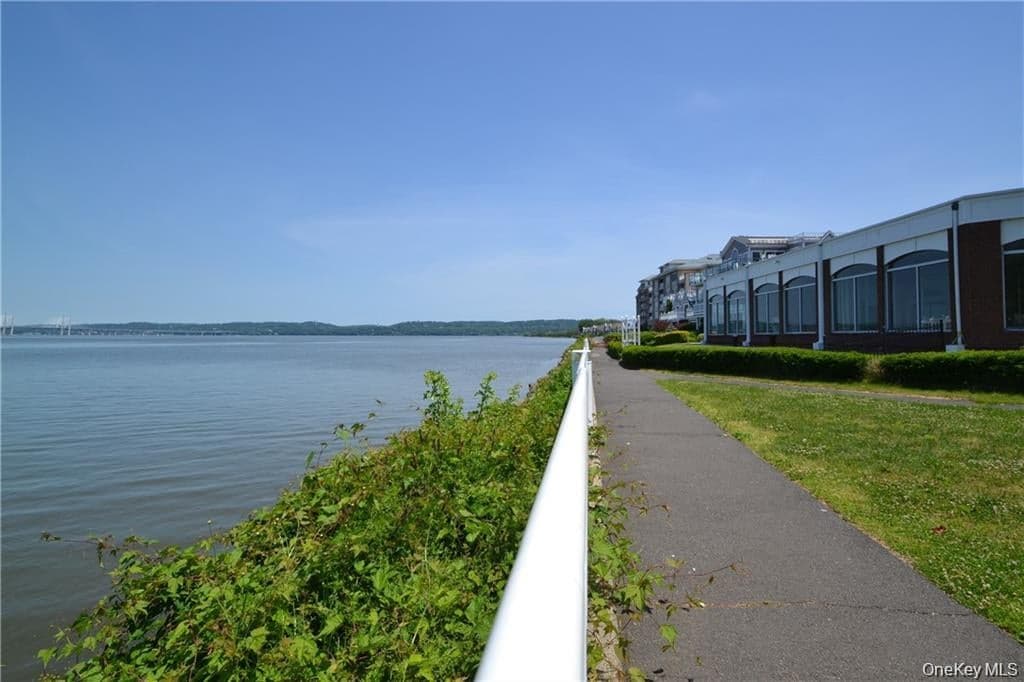 318 Harbor Cove CV Unit: 318 thumbnail 2