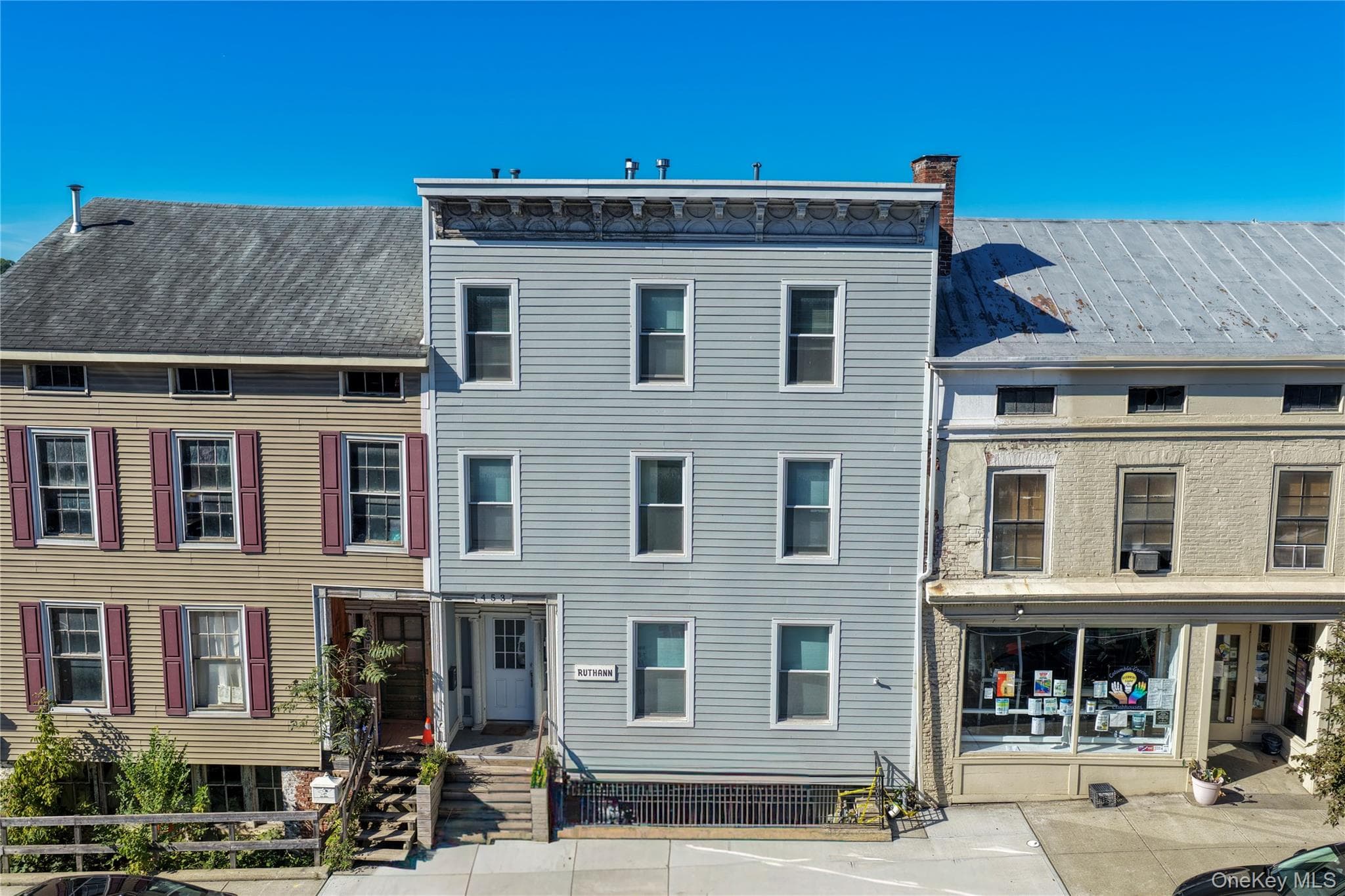 453 Main Street photo 1