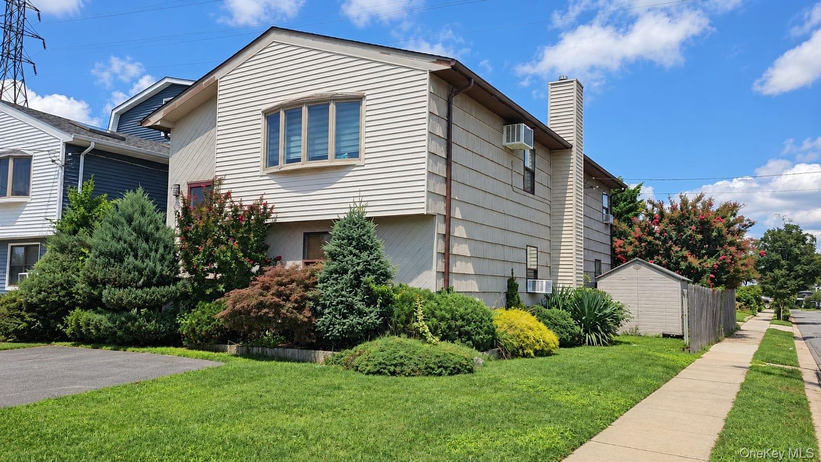 132 Bayswater Boulevard, Inwood