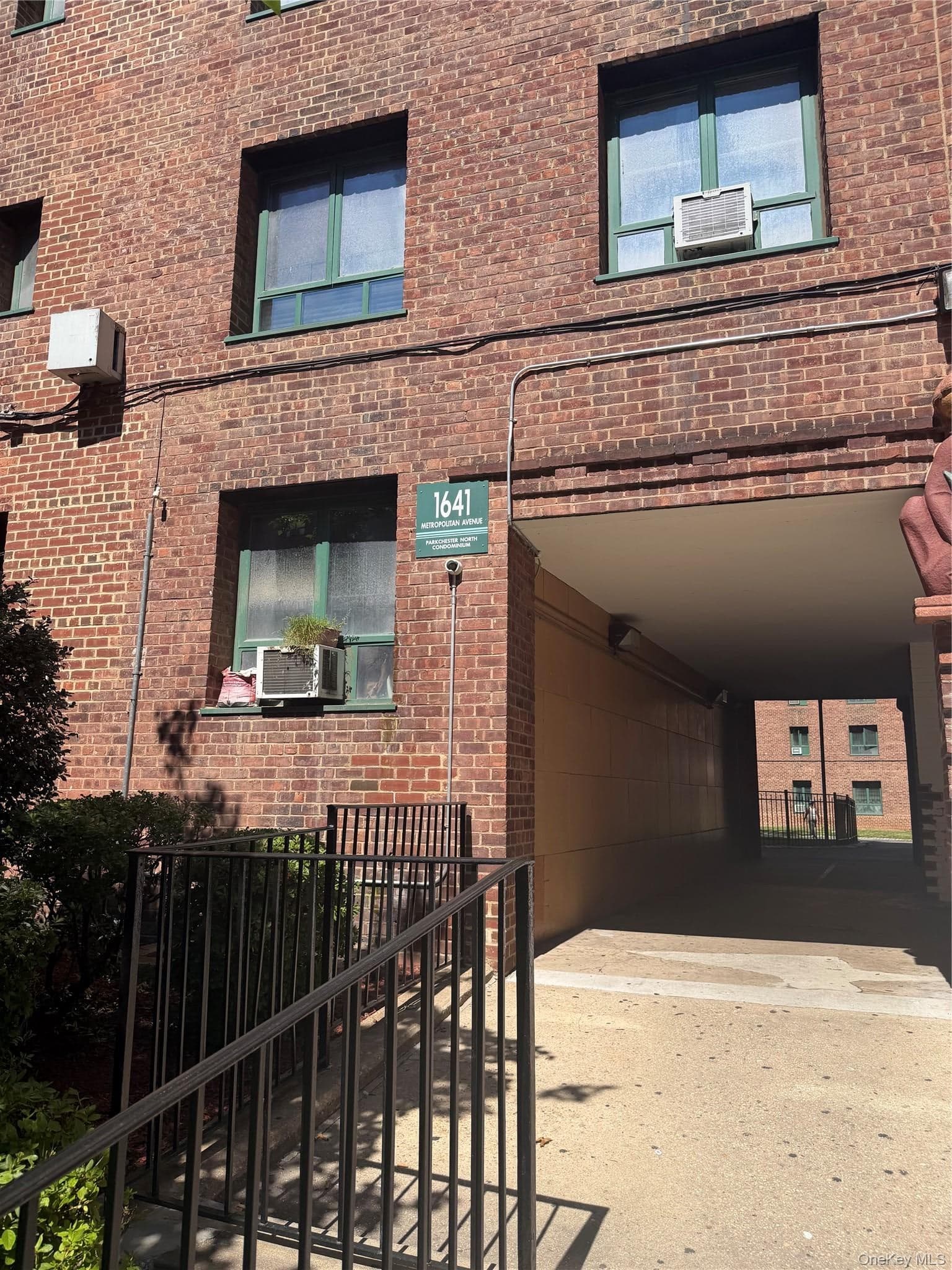 1641 Metropolitan Avenue Unit: 3H, Bronx