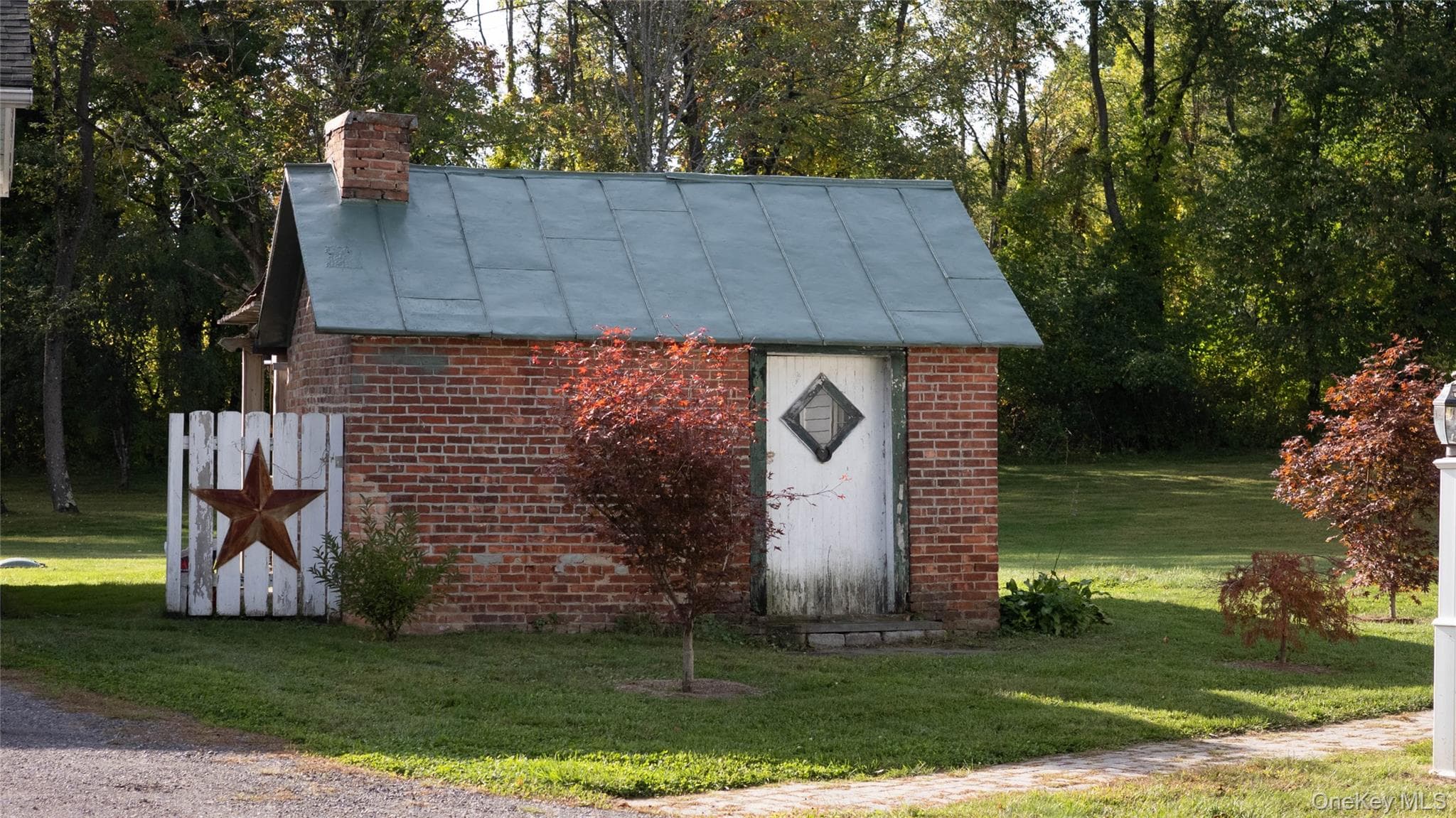 210 Middle Road thumbnail 25