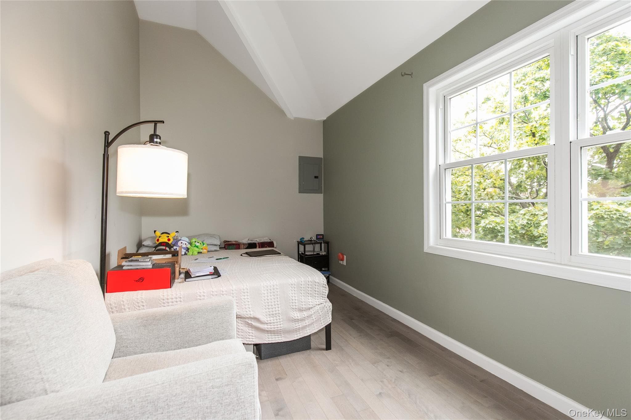 8015 Little Neck Parkway thumbnail 8