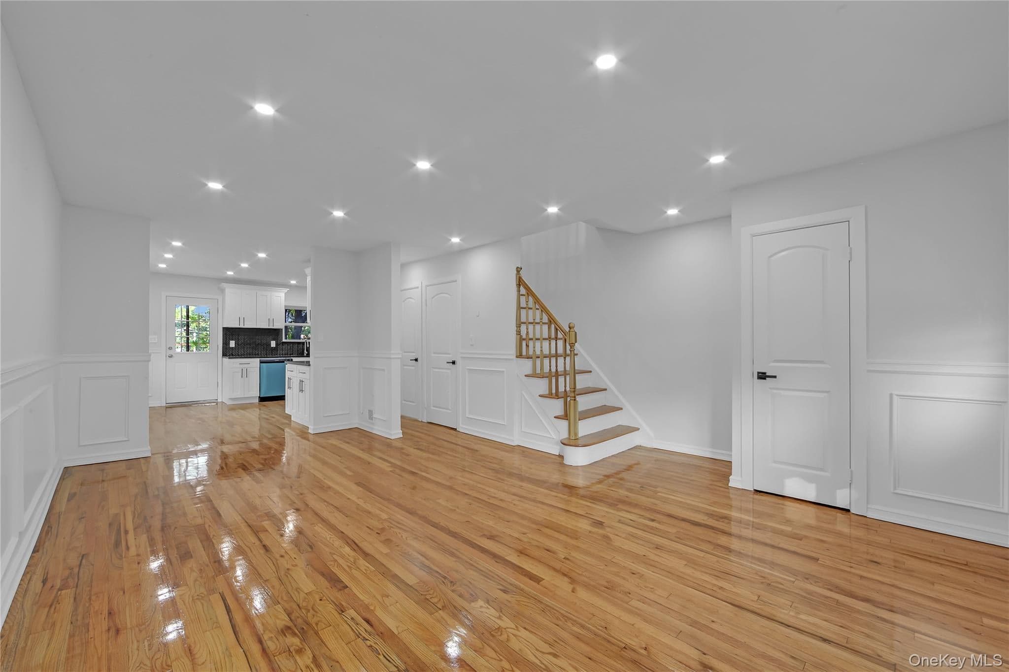 931 E 232nd Street thumbnail 3