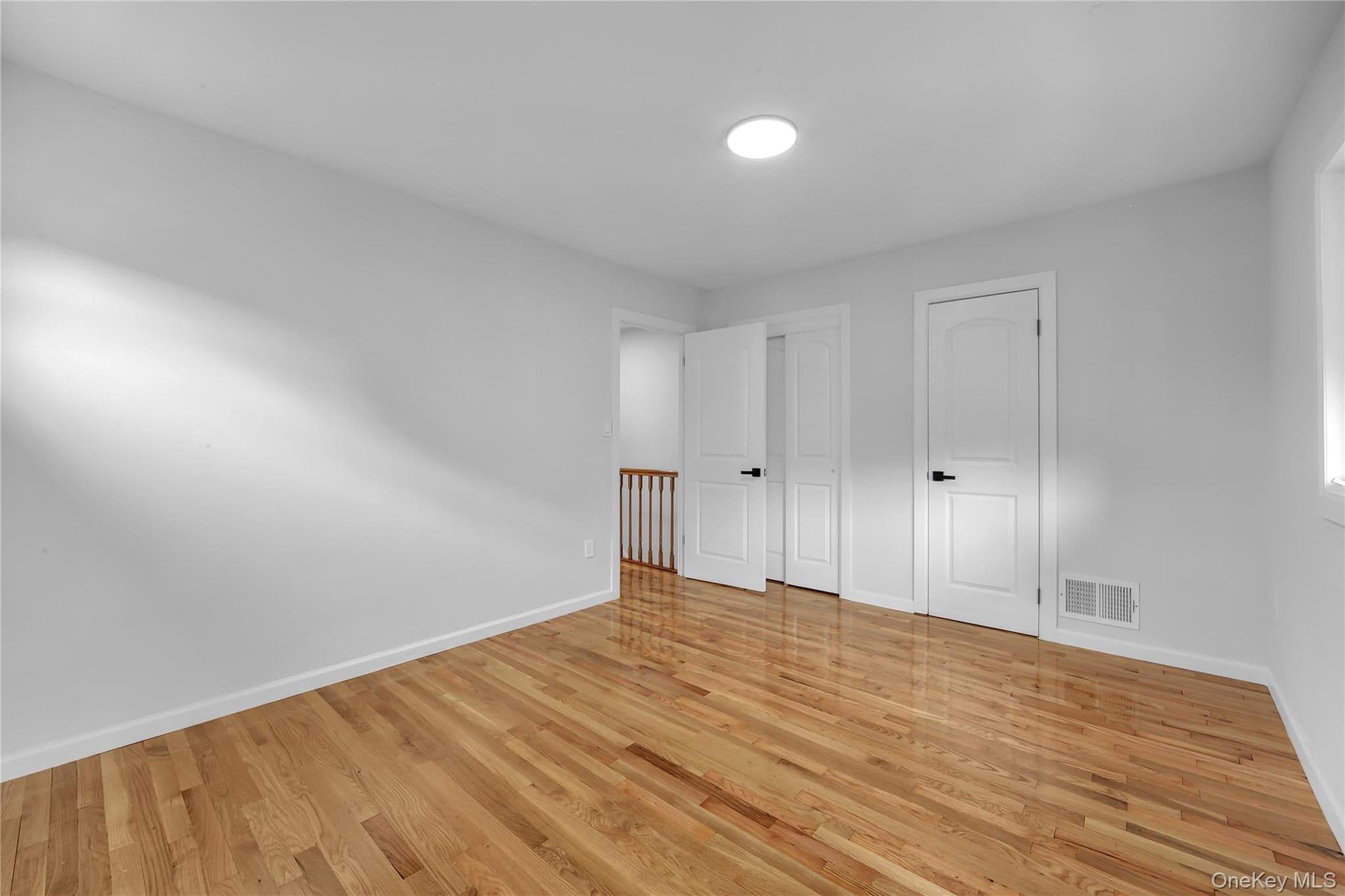 931 E 232nd Street thumbnail 13