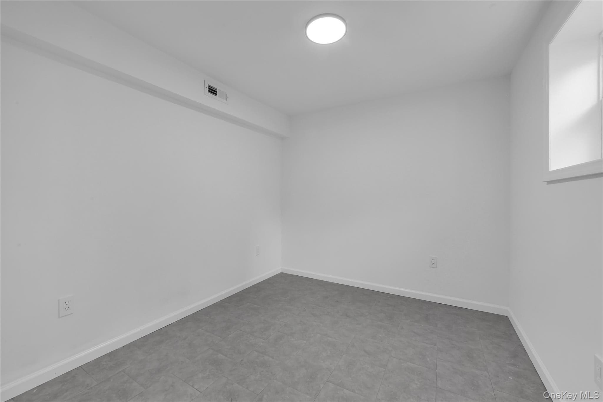 931 E 232nd Street thumbnail 23