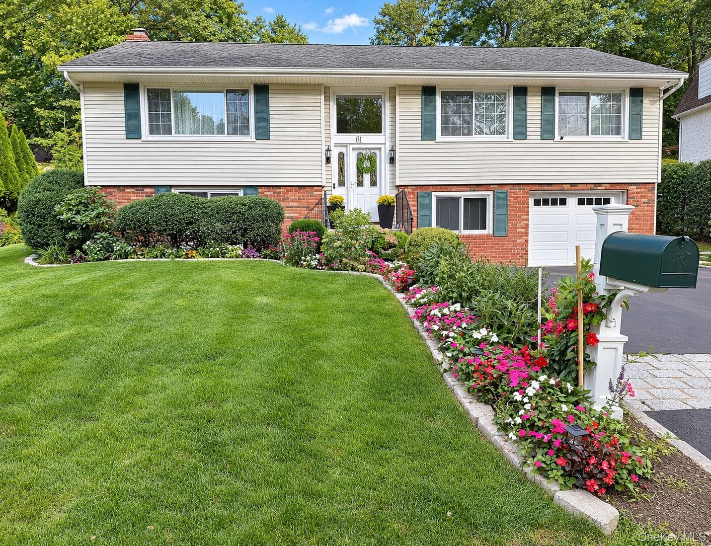 61 Center Drive photo 1