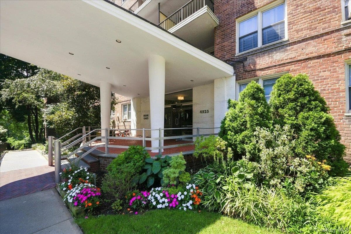 4525 Henry Hudson Parkway Unit: B1212, Bronx