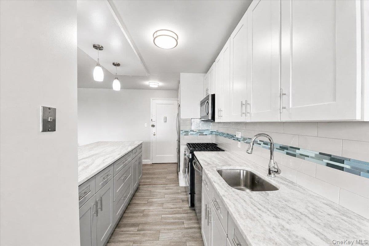 4525 Henry Hudson Parkway Unit: B1212 thumbnail 6