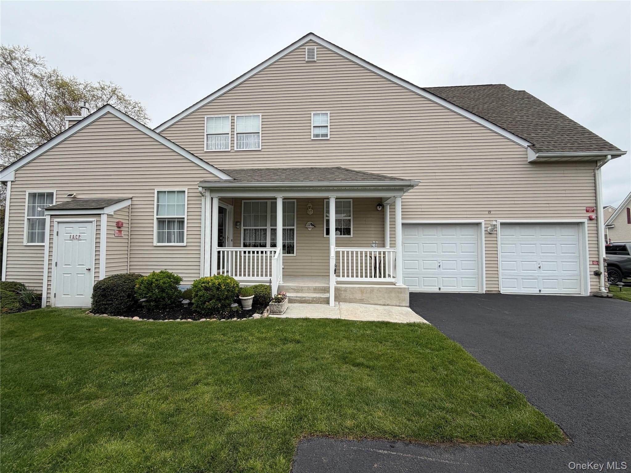 19 Meadow Pond Circle, Miller Place