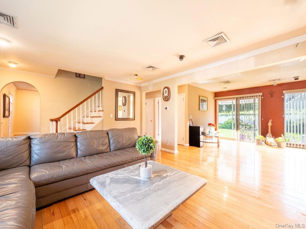 295 Ivy Avenue thumbnail 3