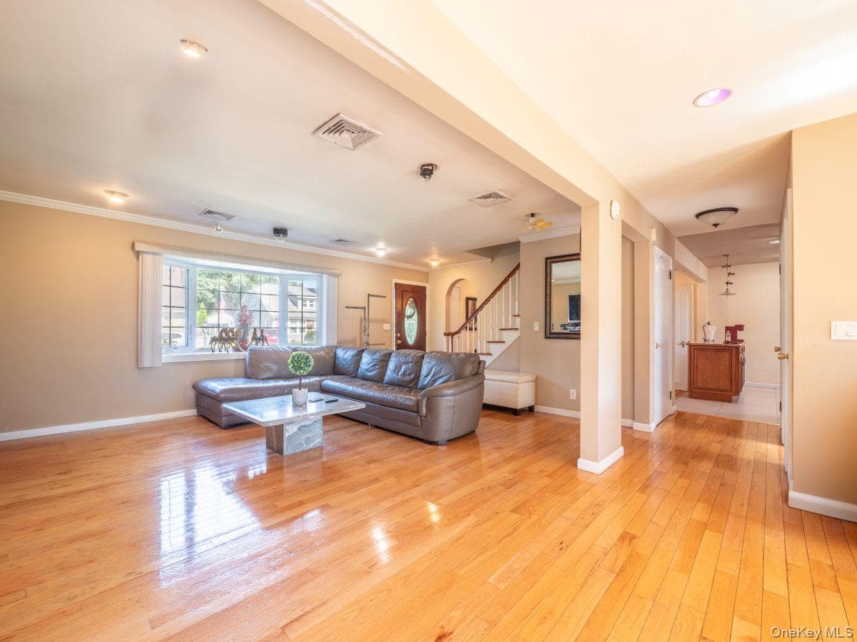 295 Ivy Avenue thumbnail 5