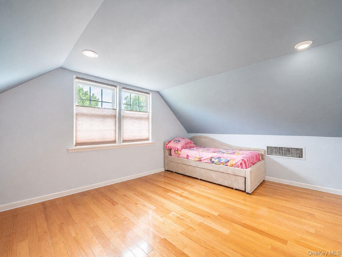 295 Ivy Avenue thumbnail 15