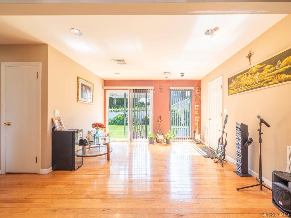 295 Ivy Avenue thumbnail 4