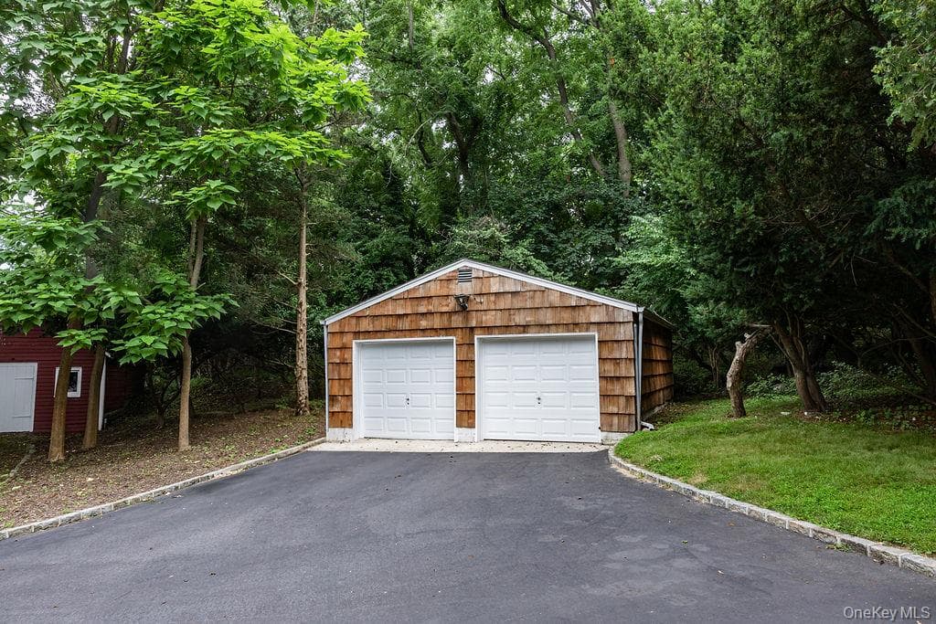 592 Landing Avenue thumbnail 43