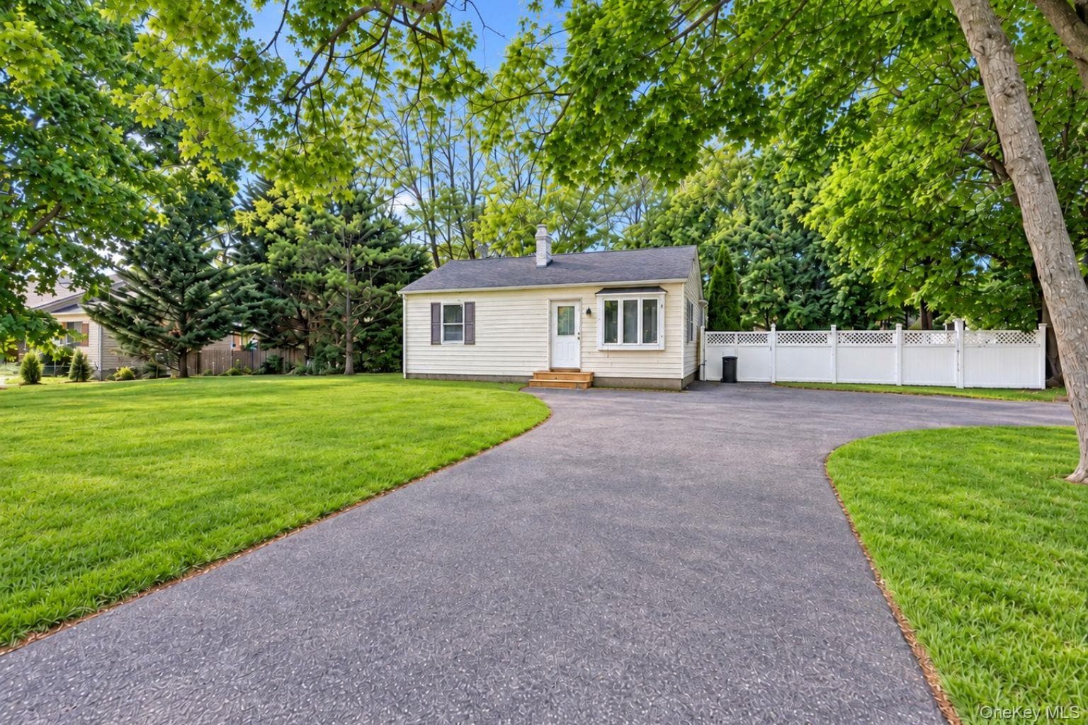 685 Horseblock Road, Brookhaven