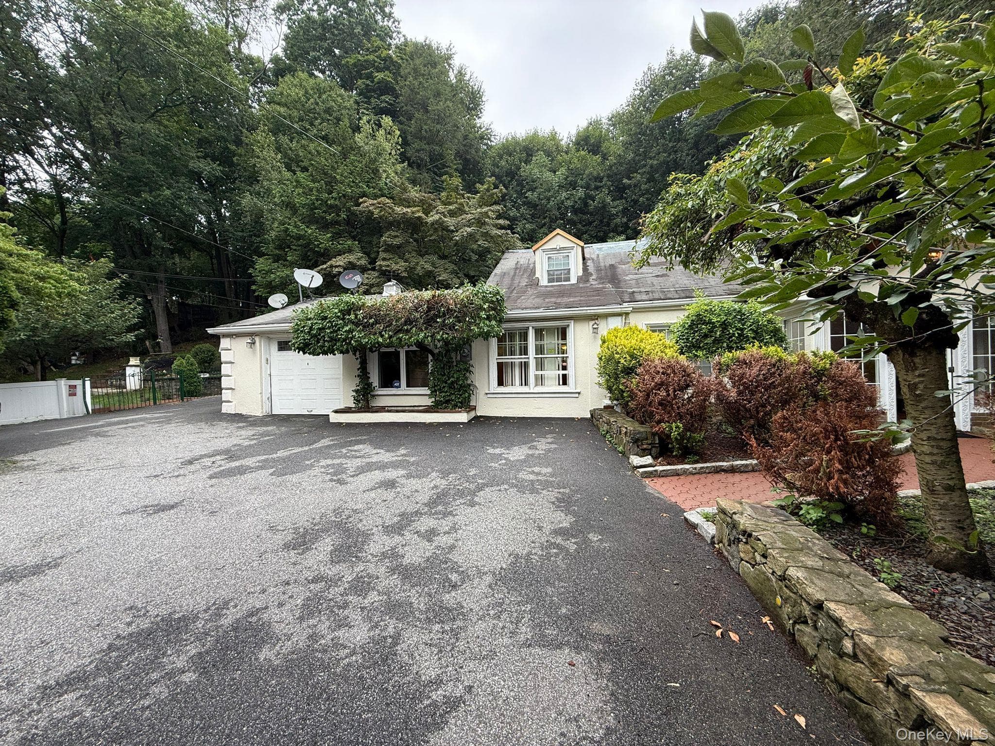 445 W Hartsdale Avenue thumbnail 4