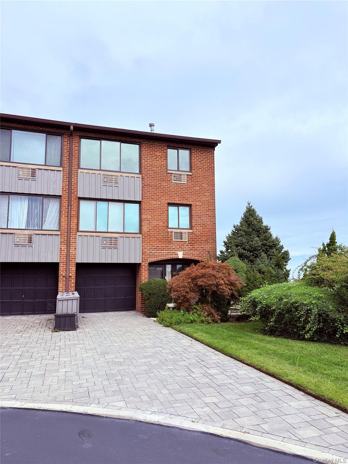 15419 Riverside Drive Unit: 24B, Beechhurst