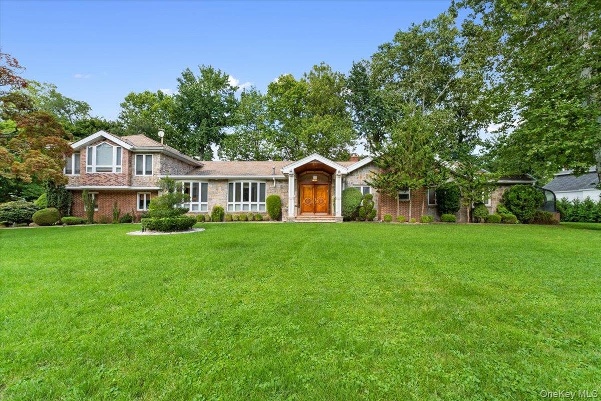 15 Hillcrest Drive, Great Neck