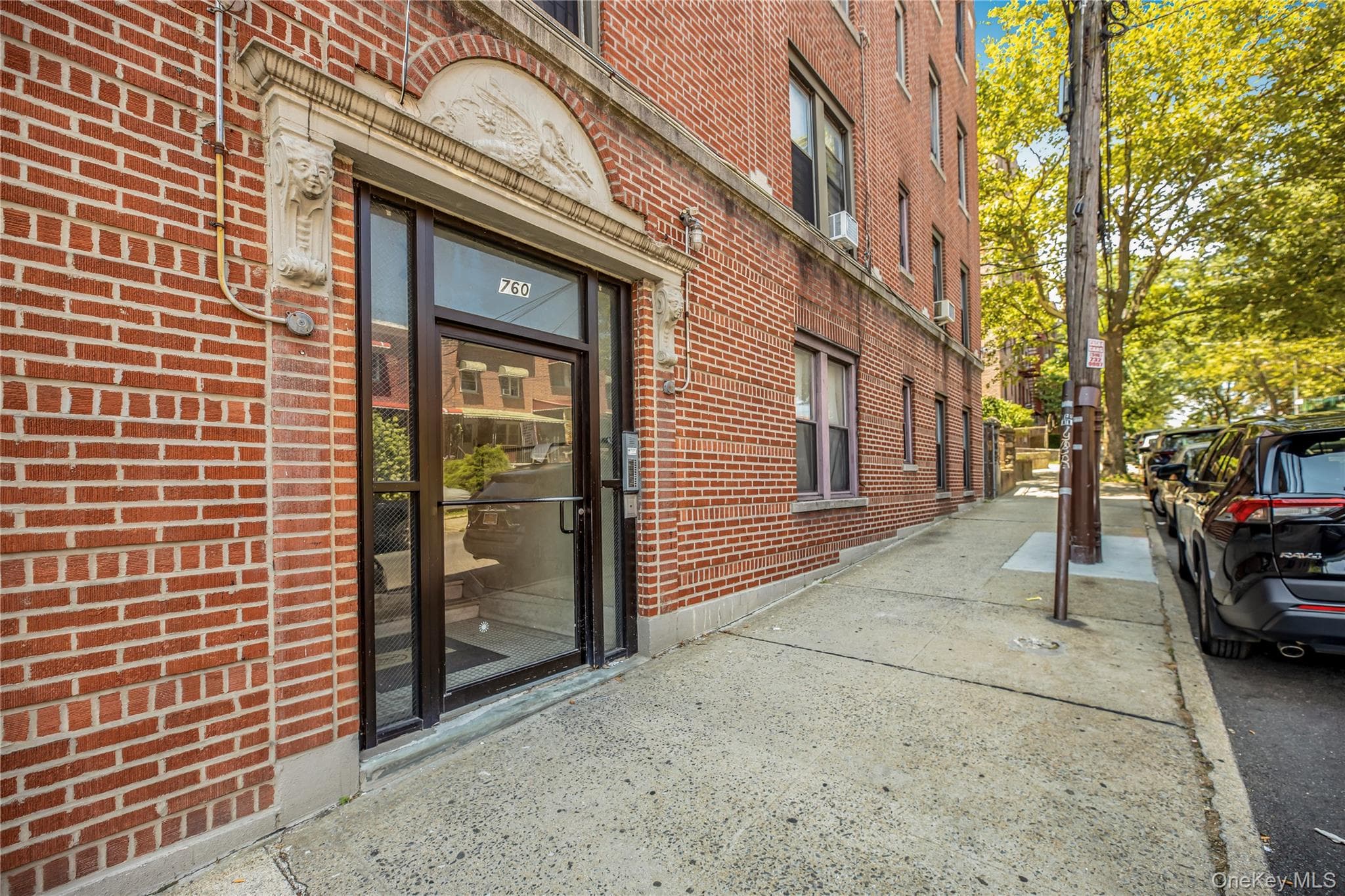 760 E 232nd Street thumbnail 4
