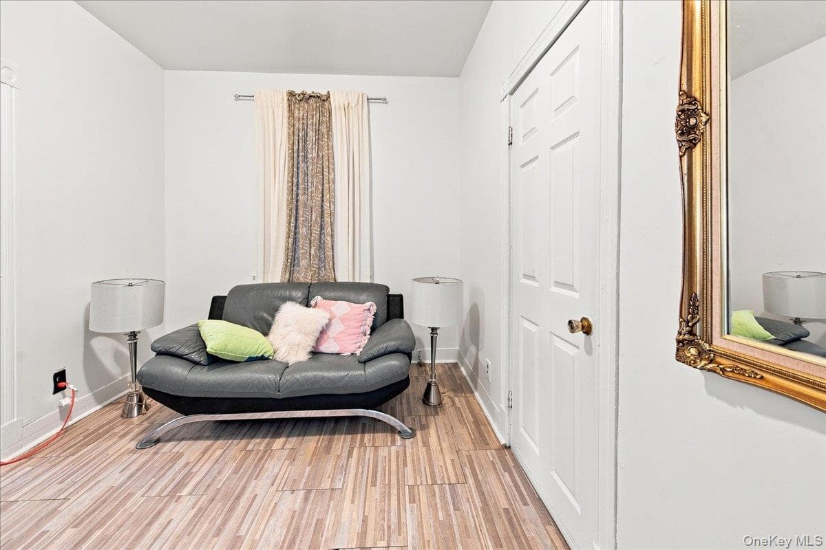 356 Riverdale Avenue Unit: 1 thumbnail 10