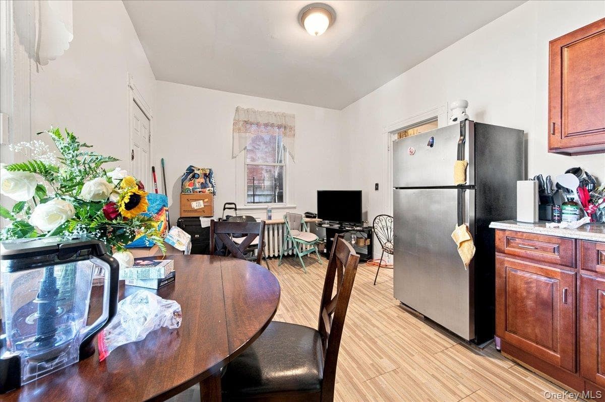 356 Riverdale Avenue Unit: 1 thumbnail 4