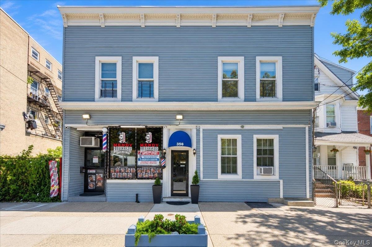 356 Riverdale Avenue Unit: 1 thumbnail 2