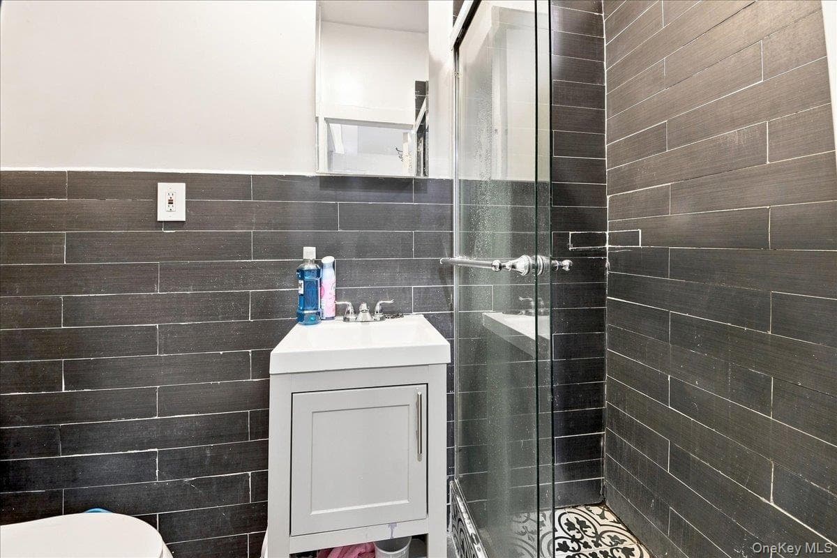 356 Riverdale Avenue Unit: 1 thumbnail 24