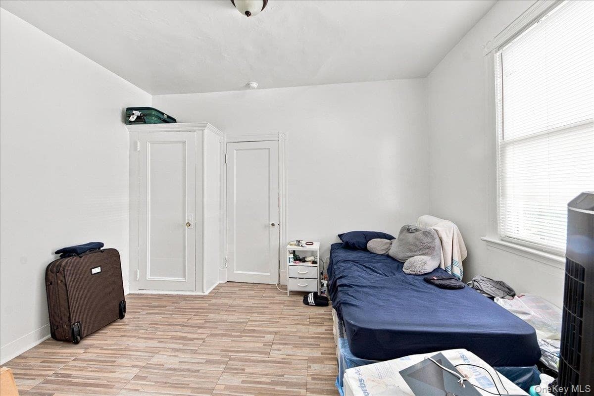 356 Riverdale Avenue Unit: 1 thumbnail 13