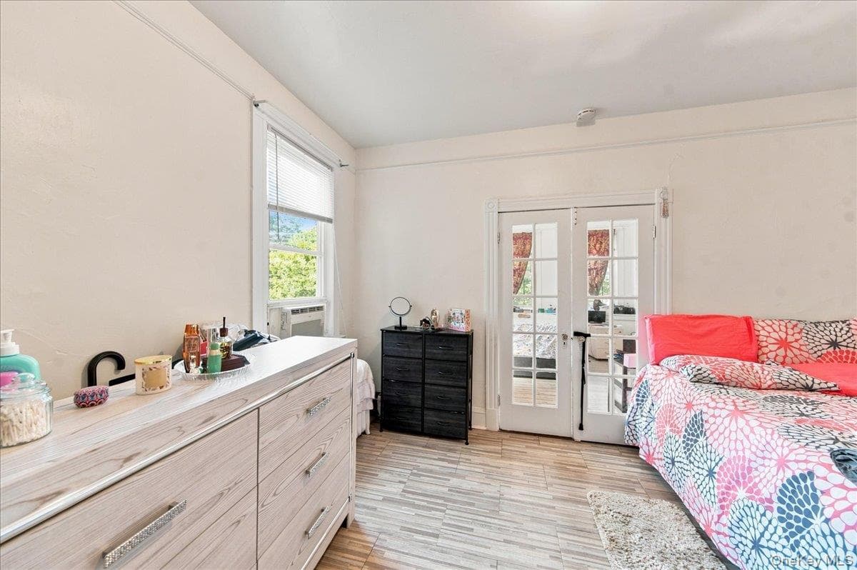 356 Riverdale Avenue Unit: 1 thumbnail 8