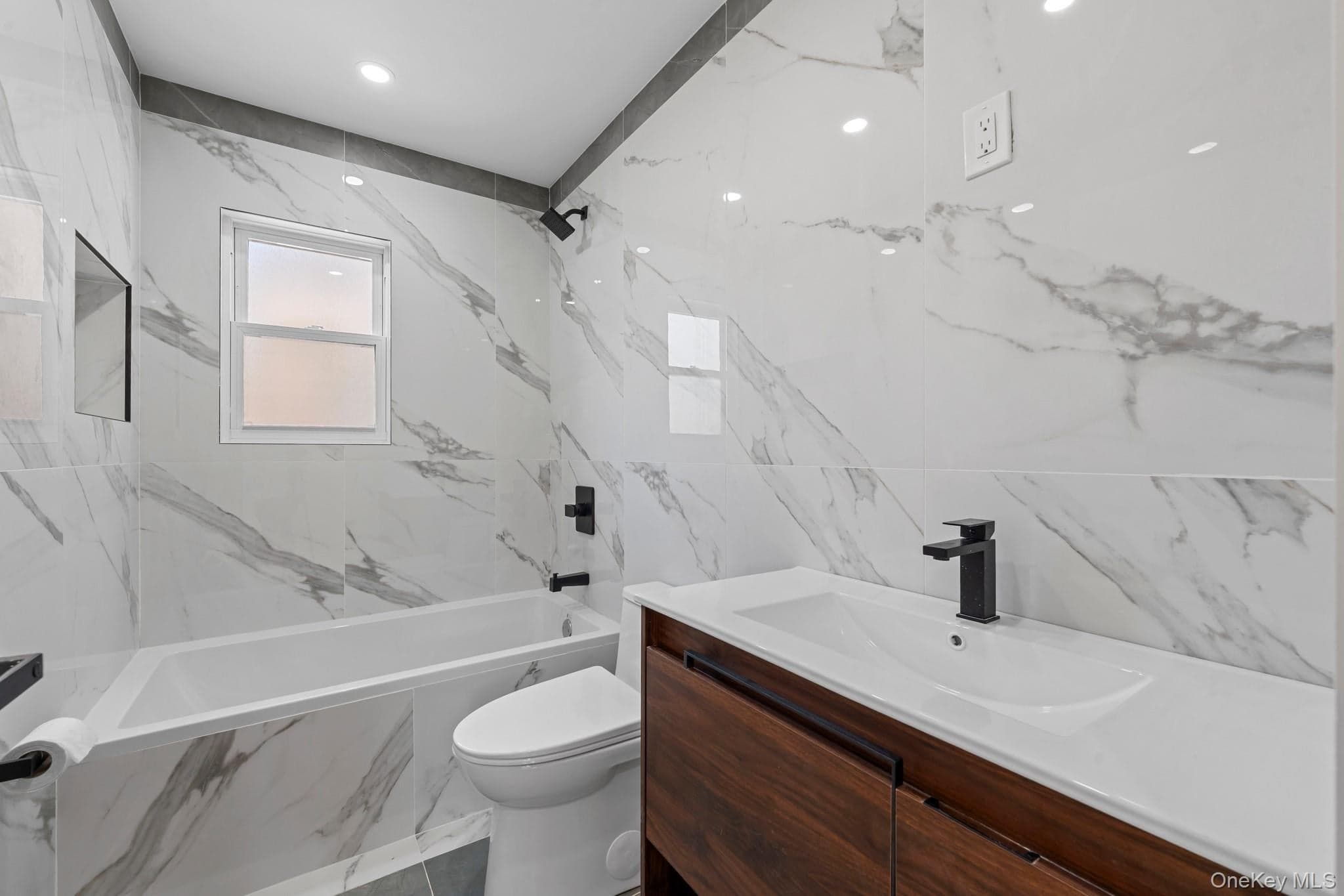 990 E 56th Street thumbnail 4
