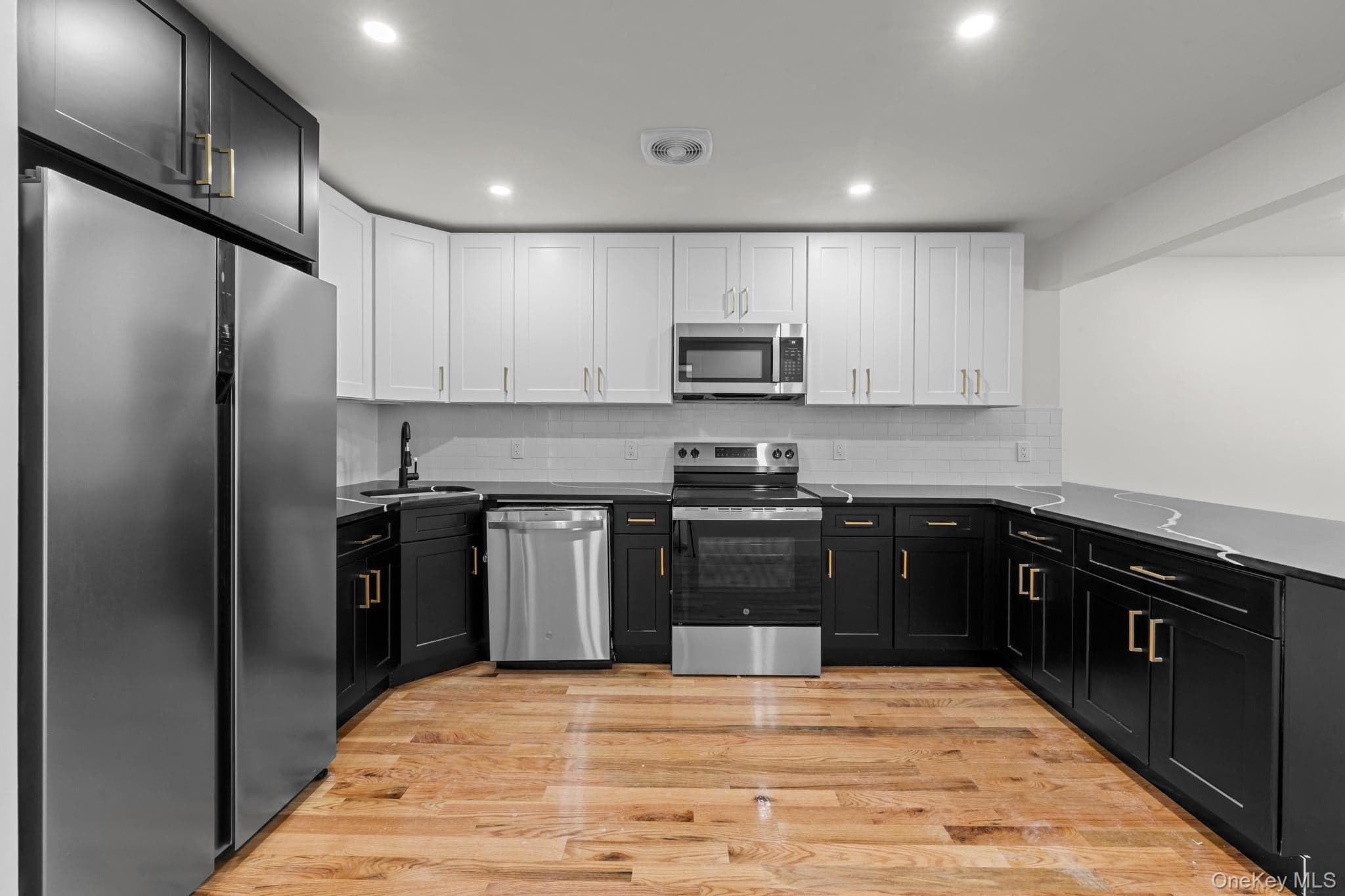 990 E 56th Street thumbnail 3
