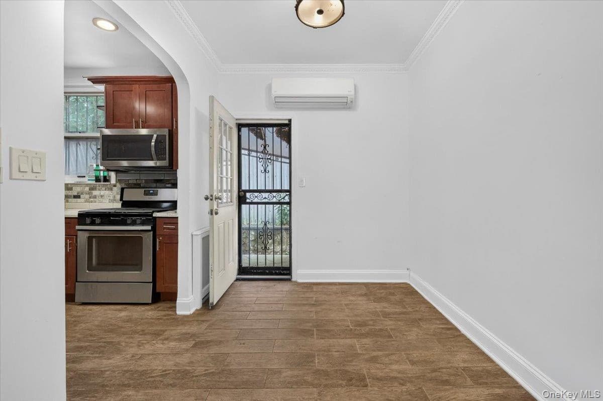 1384 E 16th Street thumbnail 11