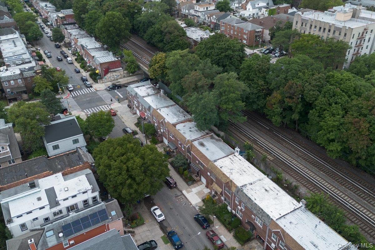 1384 E 16th Street thumbnail 12
