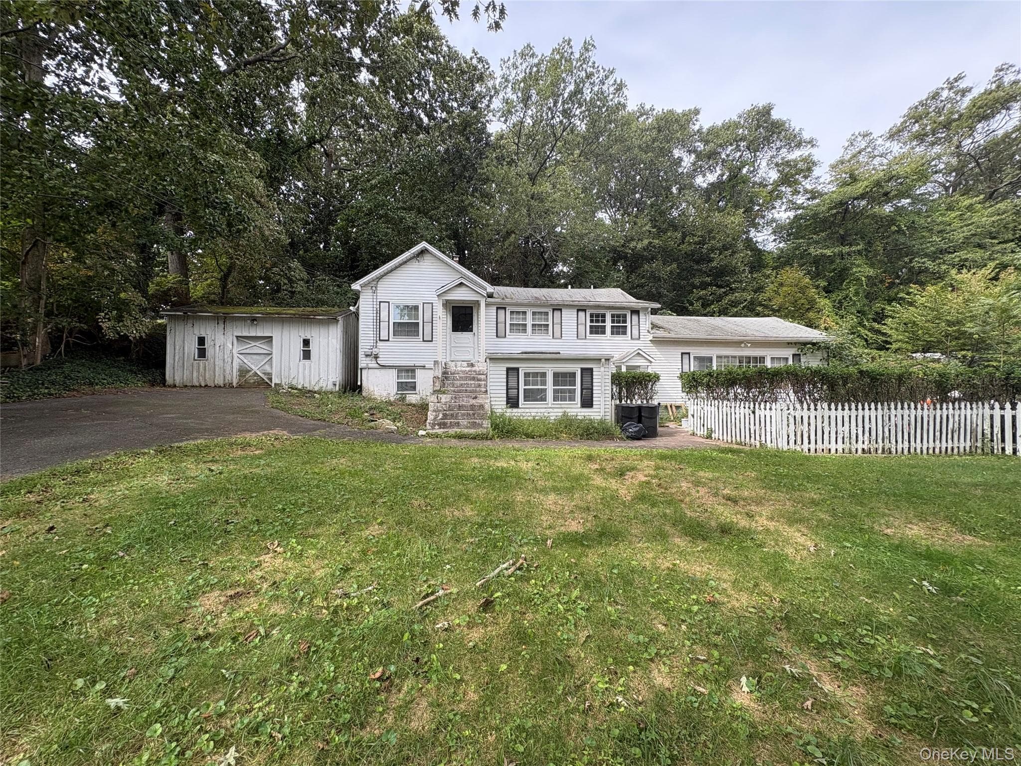 27 Shady Lane photo 1