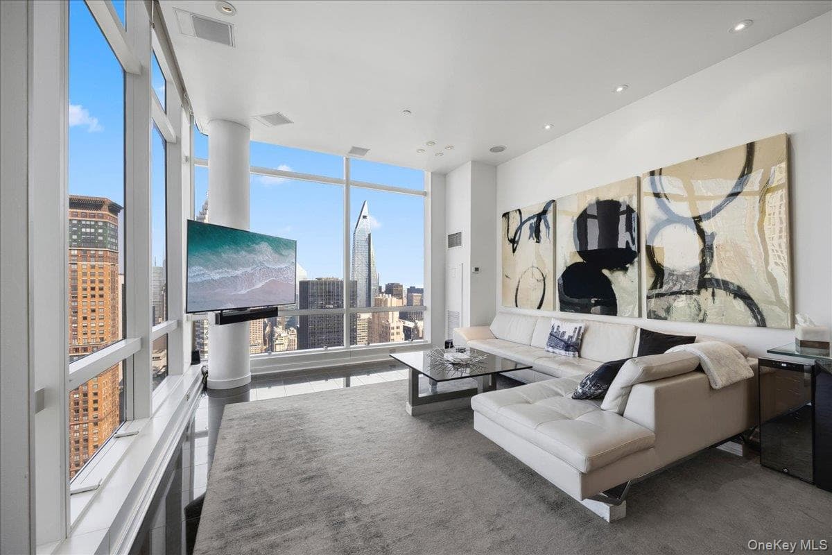 230 W 56th Street Unit: PHB thumbnail 3