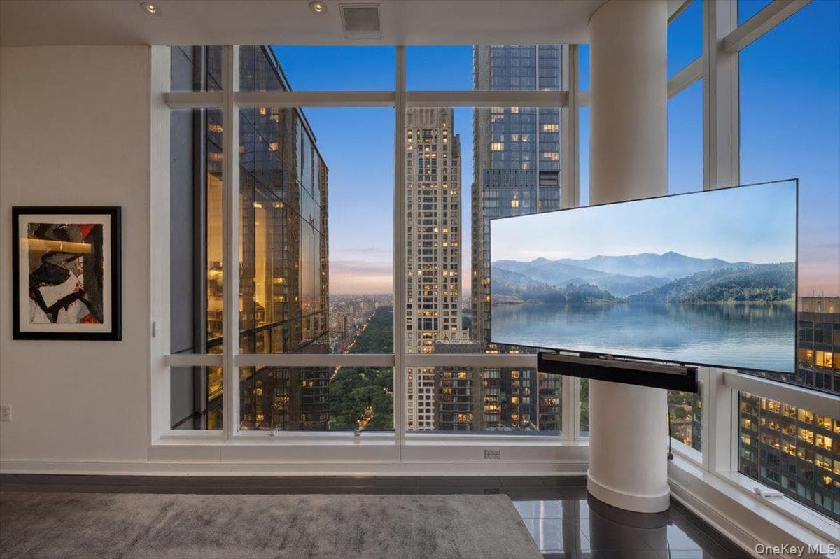 230 W 56th Street Unit: PHB thumbnail 5