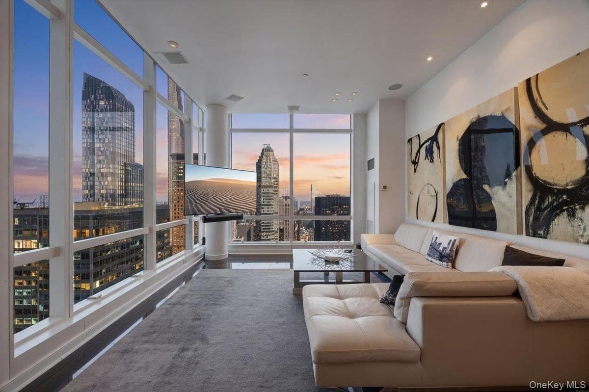 230 W 56th Street Unit: PHB thumbnail 2