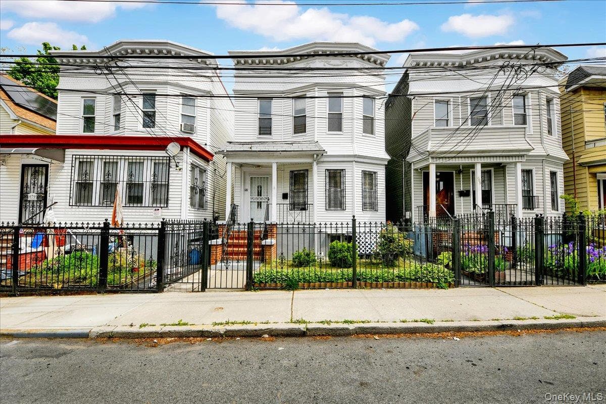 681 E 243rd Street thumbnail 27