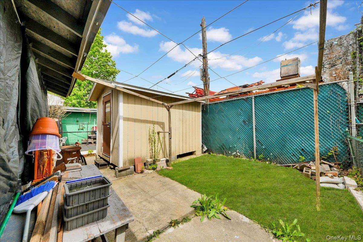 681 E 243rd Street thumbnail 26