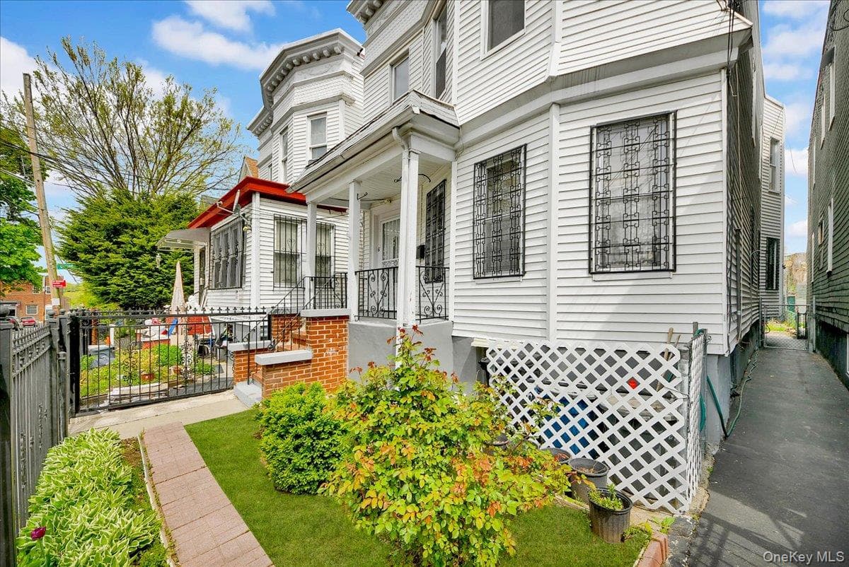 681 E 243rd Street thumbnail 2