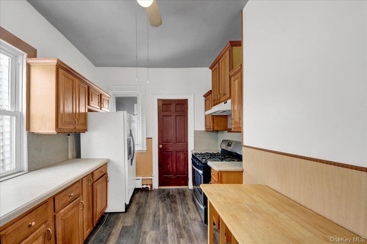 681 E 243rd Street thumbnail 20