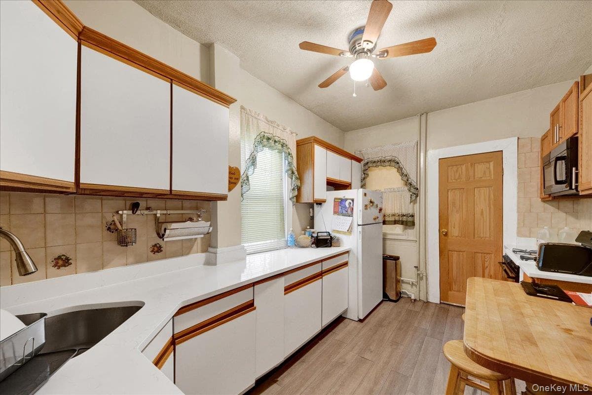 681 E 243rd Street thumbnail 7