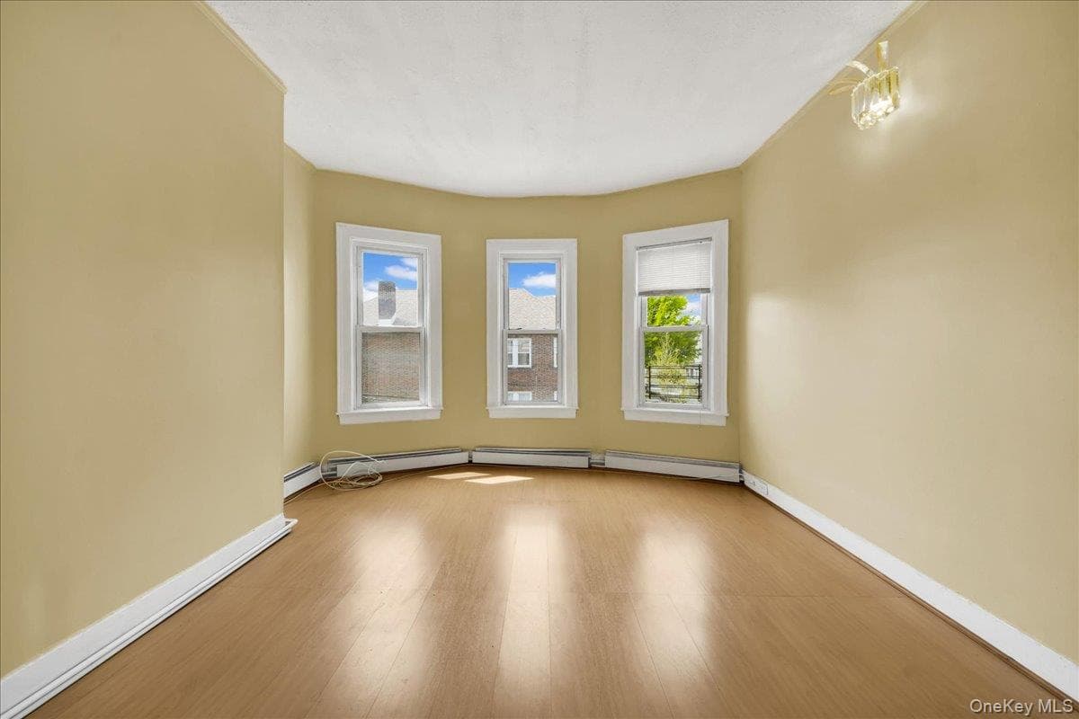 681 E 243rd Street thumbnail 12