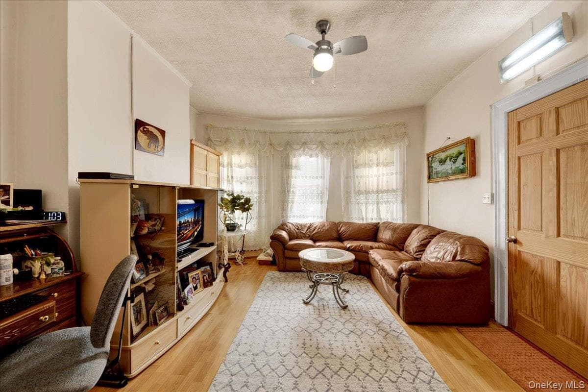 681 E 243rd Street thumbnail 3