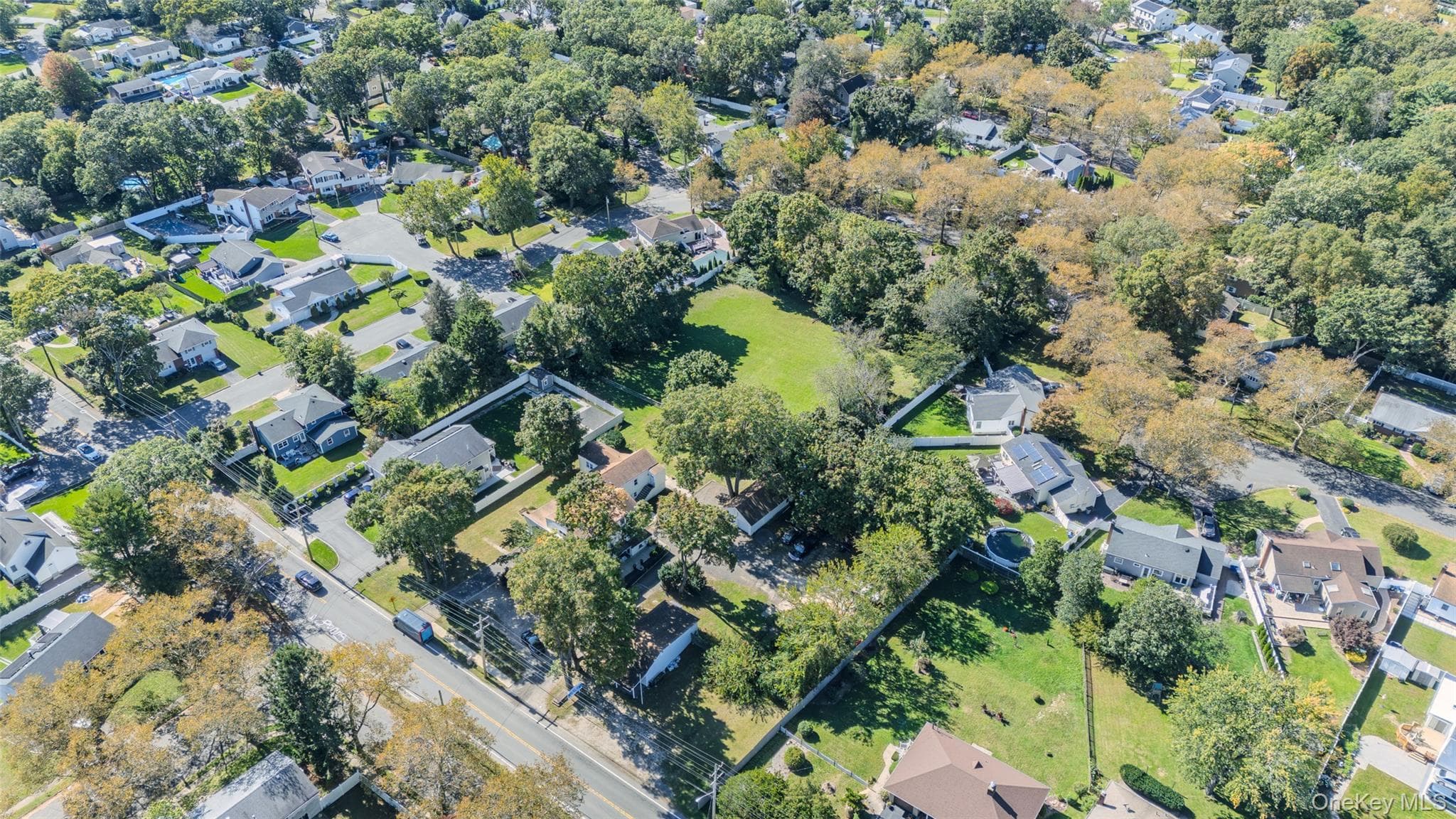 792 Larkfield Road, East Northport