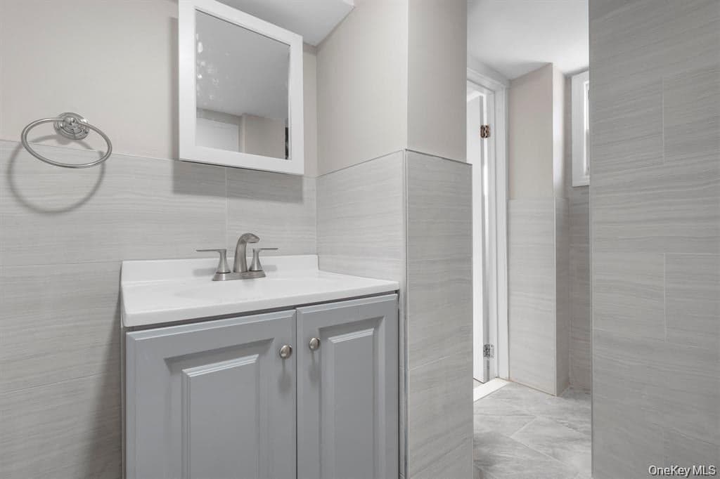 155 Voss Avenue thumbnail 11