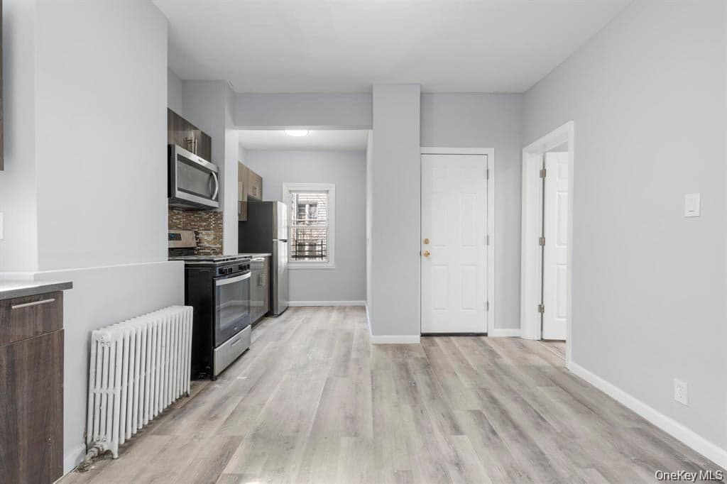 155 Voss Avenue thumbnail 4