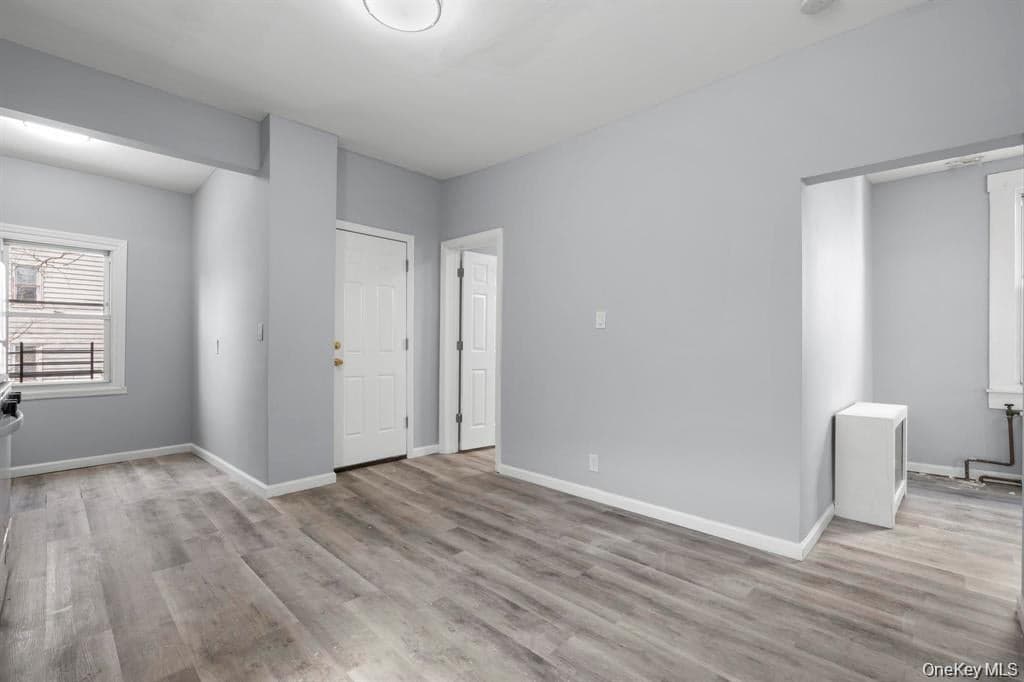 155 Voss Avenue thumbnail 5