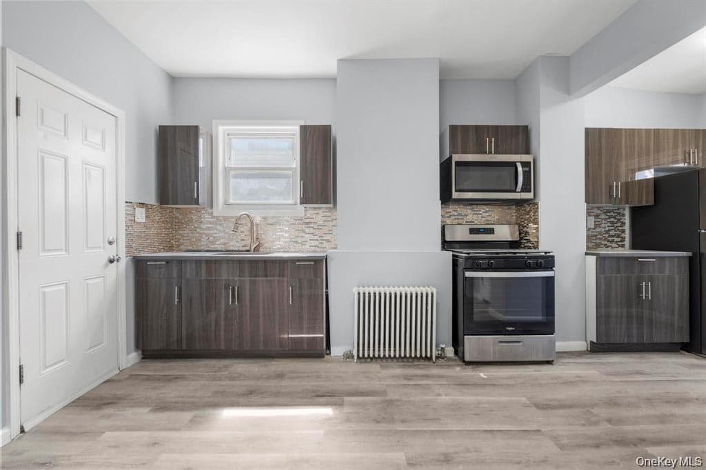 155 Voss Avenue thumbnail 6