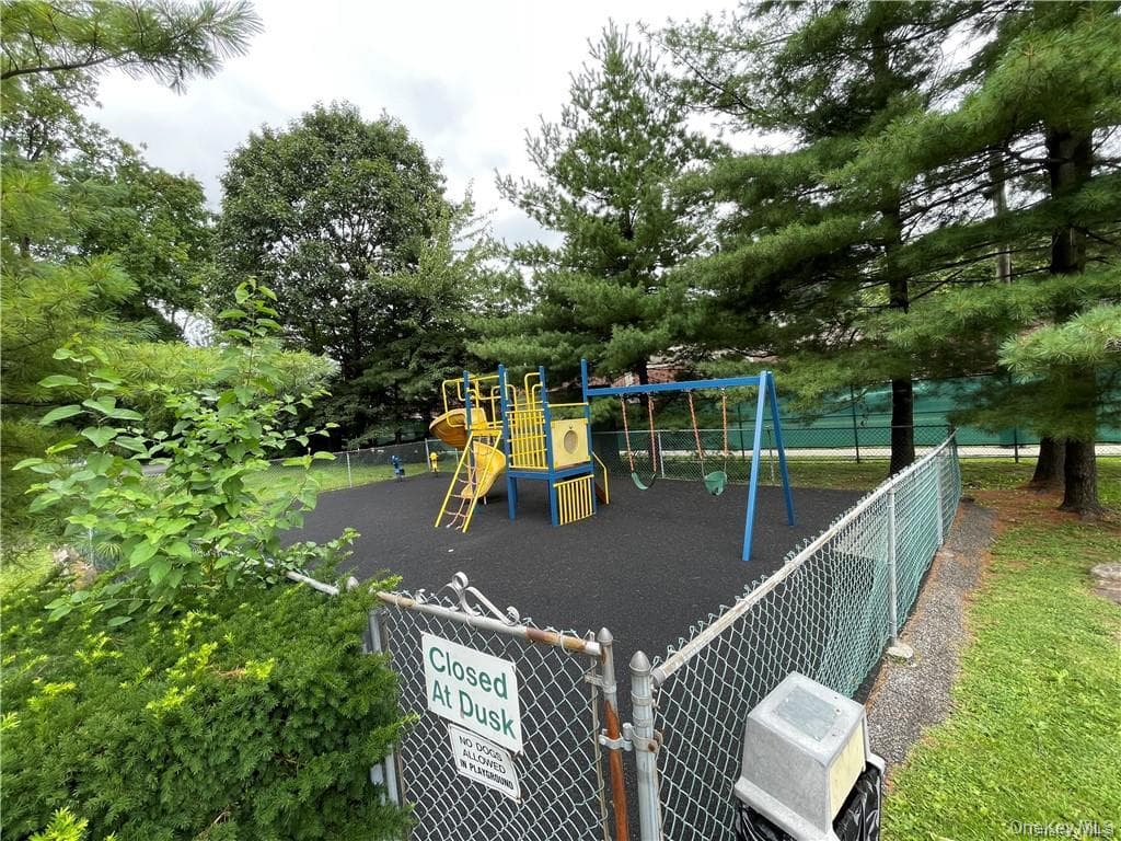1374 Midland Avenue Unit: 402 thumbnail 8